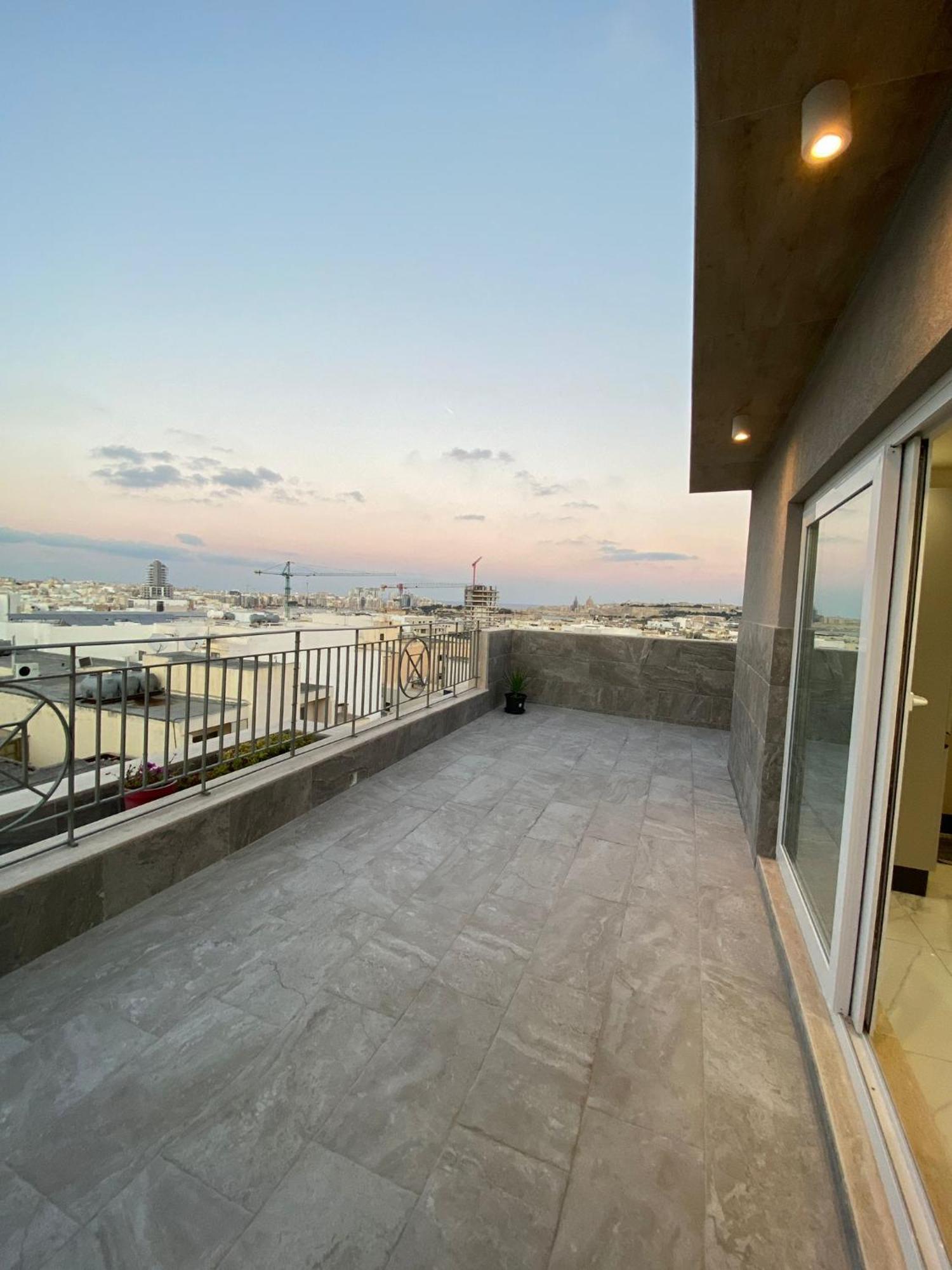 Terrace View-Stylish Two Bedrooms Fully Ac-Wifi Penthouse Мсида Екстериор снимка